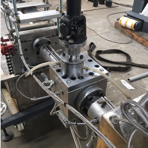 海角社区入口+双柱换网器 PET打包带生产线